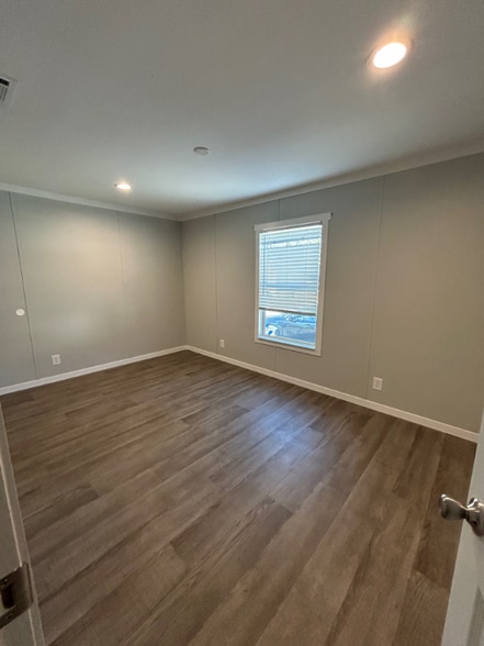 Building Photo - 3000 S 9th Ave