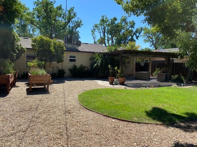 Building Photo - 2 bedroom bungalow in La Loma neighborhood!