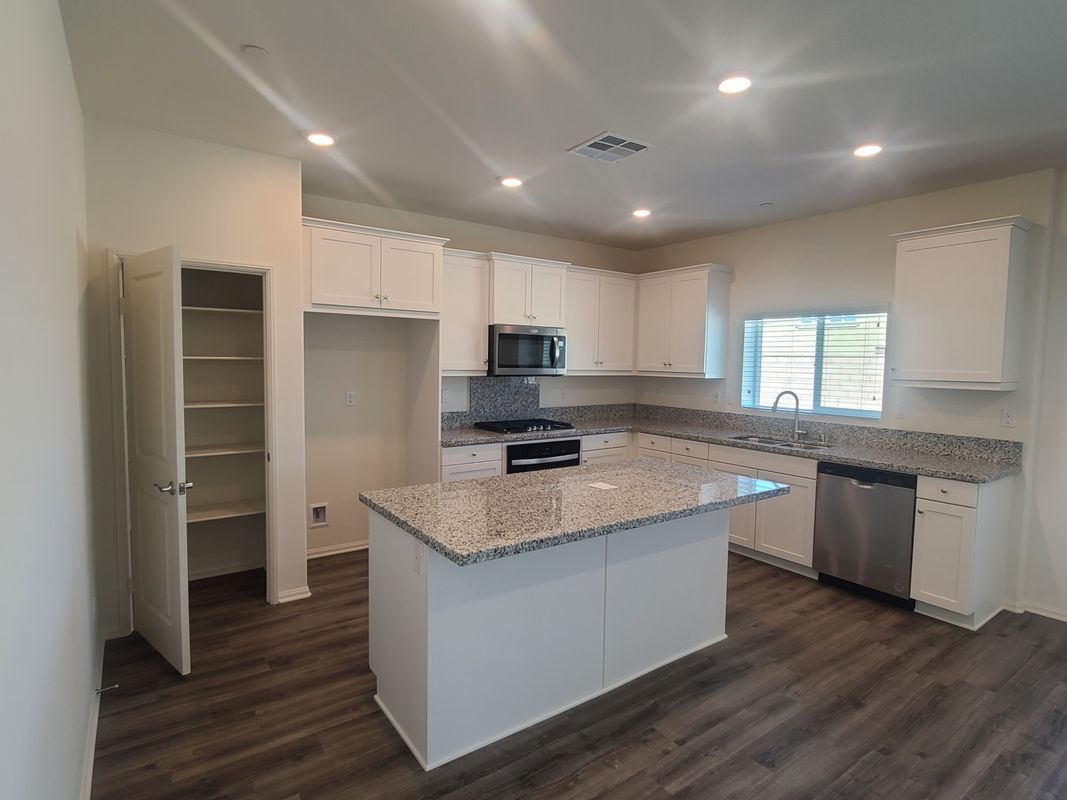 Building Photo - 15674 Santa Cruz Ct
