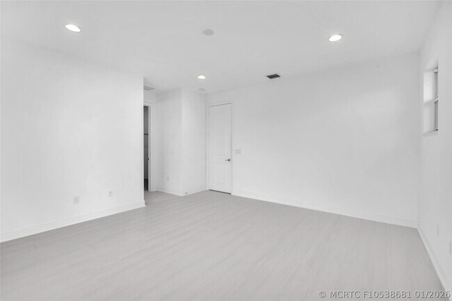 Building Photo - 6947 Pines Cir