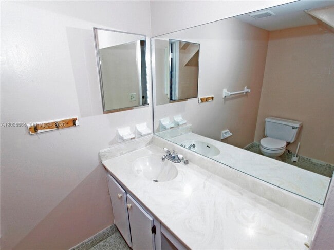 Building Photo - 9351 Fontainebleau Blvd