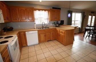 Building Photo - 4 bedroom, 3 bath Ranch Style Home