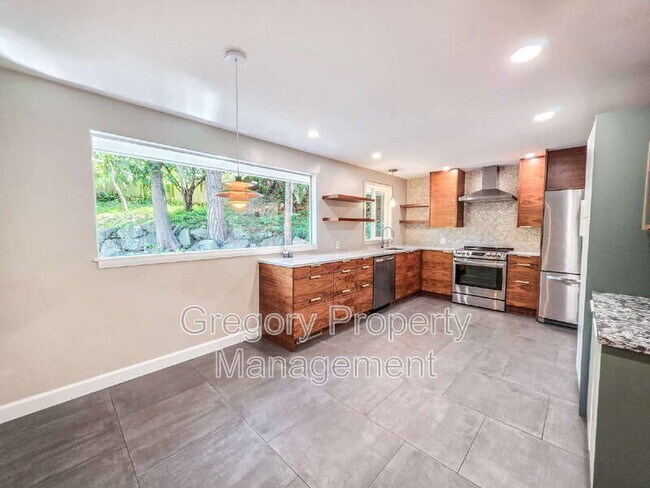 Building Photo - 15506 Juanita Dr NE