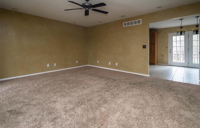 Building Photo - *~*Gorgeous Home, Located in Waynesville*~*