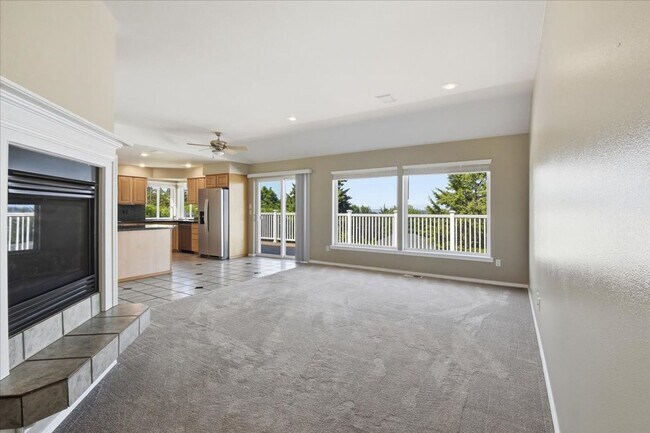 Building Photo - 5Bd/4Ba Marysville Home