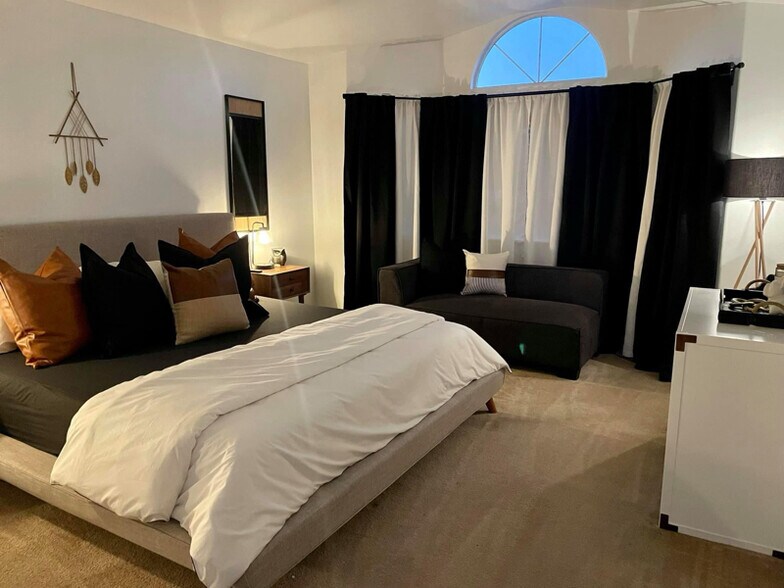 Building Photo - 9302 Sierra Vista Cir