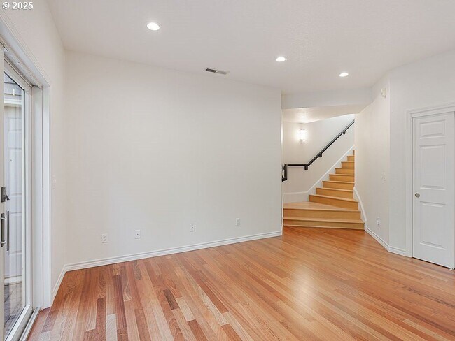 Building Photo - 1140 SW Fairfax Pl