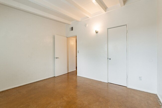 Building Photo - 428 N Norris Ave