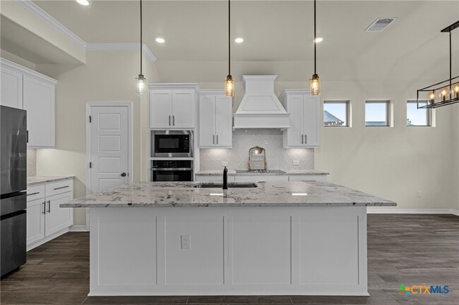 Building Photo - 712 Eagle Pass Dr