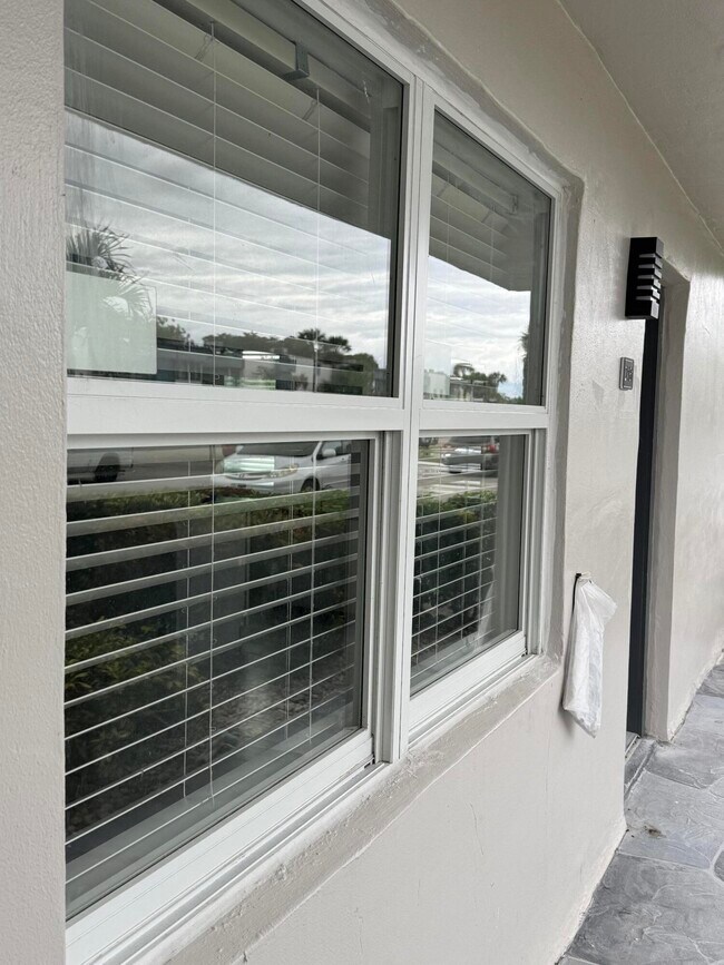 Building Photo - 216 Normandy Ln