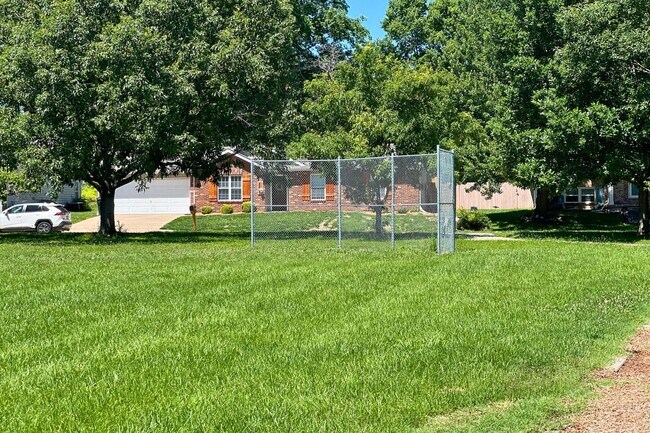 Building Photo - 2509 Hollyhock Dr