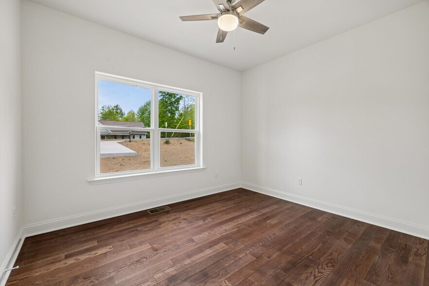 Building Photo - 551 Skyview Dr