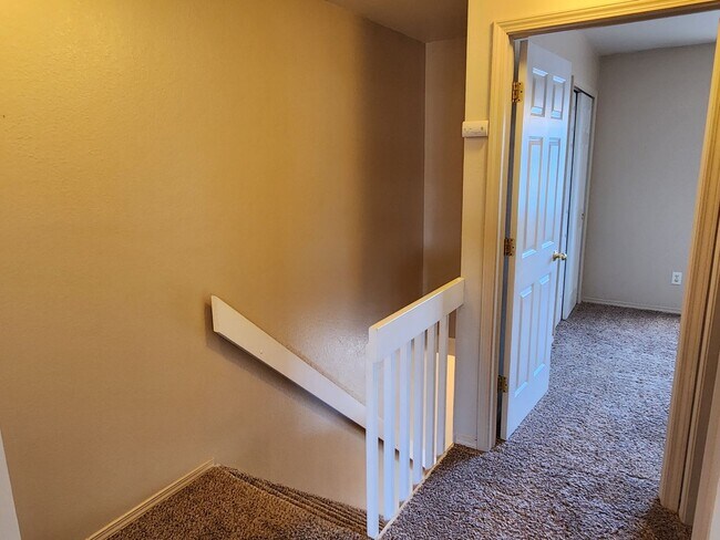 Building Photo - 2-Bedroom Briargate Townhouse