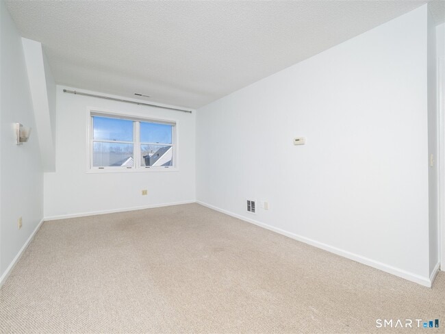 Building Photo - 36 Wilton Crst