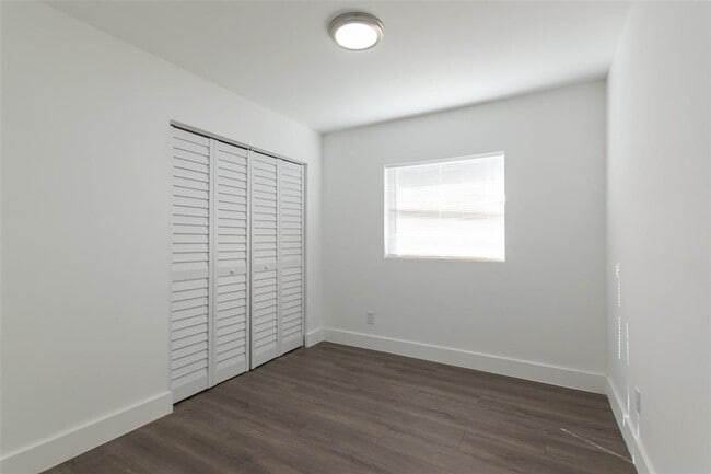 Building Photo - 2921 NW 25th St