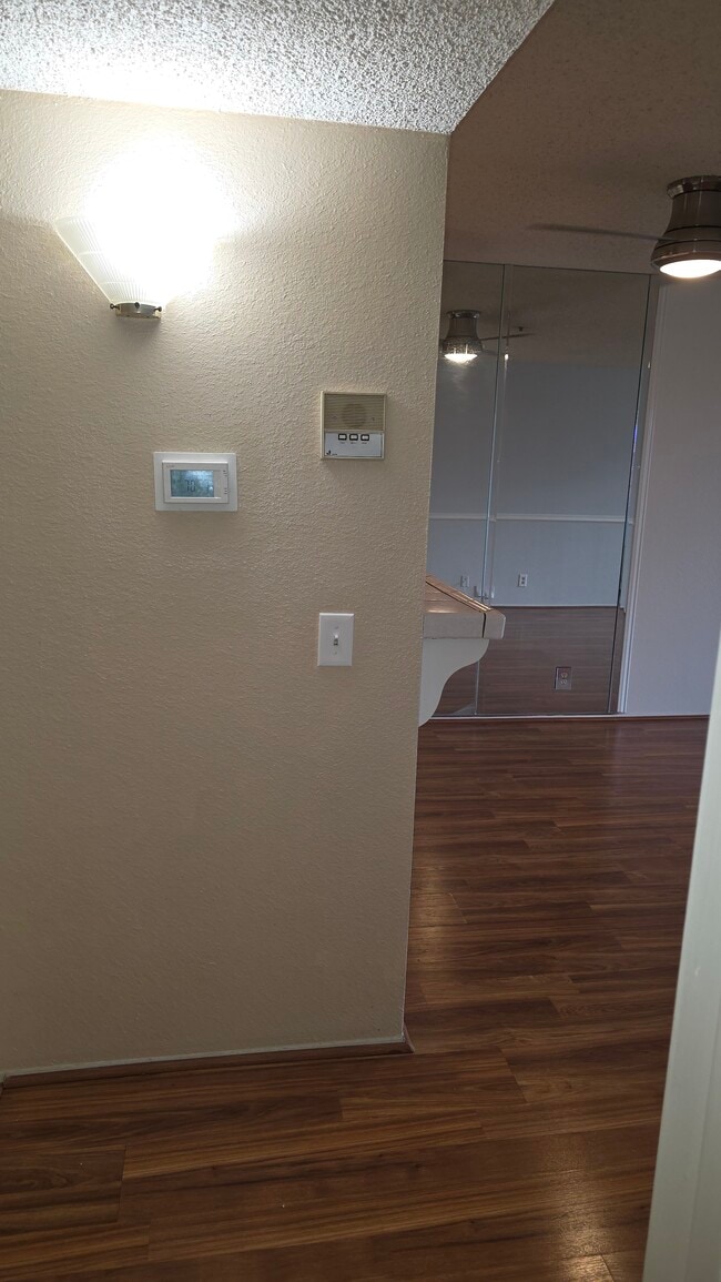 Building Photo - 5990 Dandridge Ln