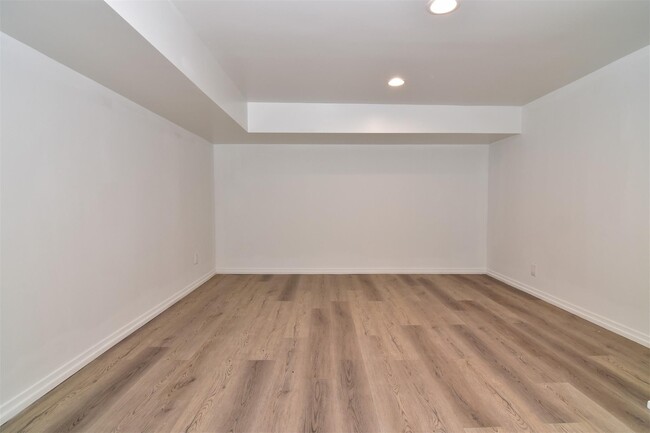 Building Photo - 120 Scarsdale Rd