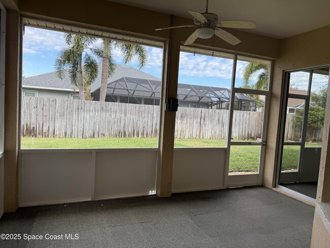 Building Photo - 5971 Newbury Cir