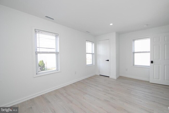 Building Photo - 905 Jersey Ave
