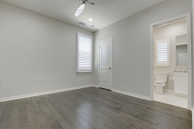 Building Photo - For Lease – 4 Bed / 3 Bath Townhome with 2-Car Garage