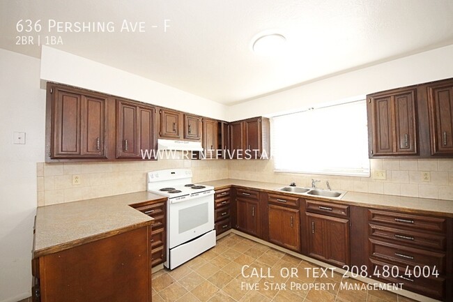 Building Photo - 2 Bedroom 1 Bathroom Upstairs Apartment! V...