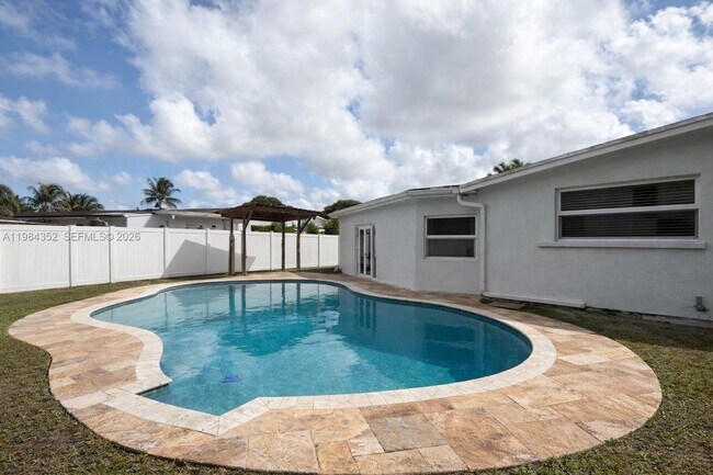 Building Photo - 6527 NW 2nd St