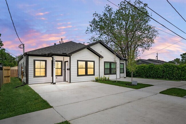 Primary Photo - 4661 Clover St