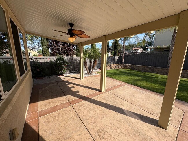 Building Photo - Spacious 4 Bed 3 Bath Tracy Home