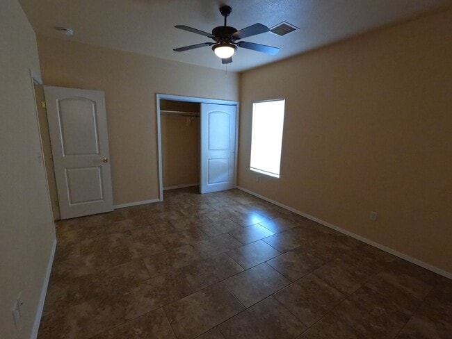 Building Photo - 1401 W Brown Rd