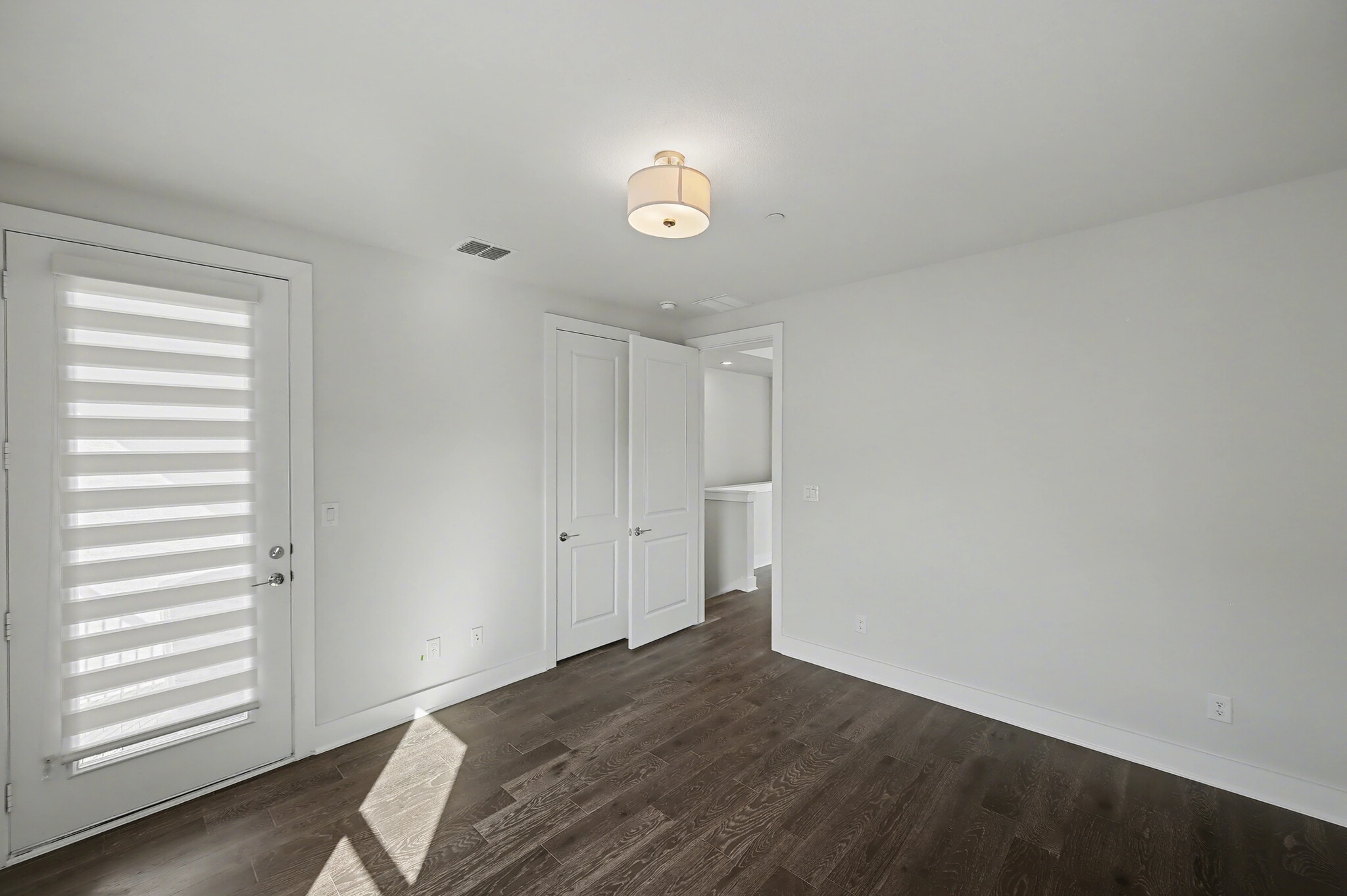 Building Photo - 381 E Greenbriar Ln