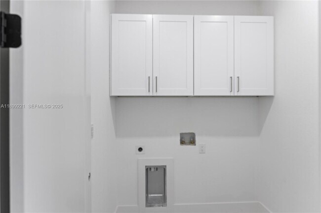 Building Photo - 3111 W 17th St