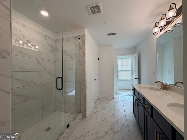 Building Photo - 727 Carmes Dr