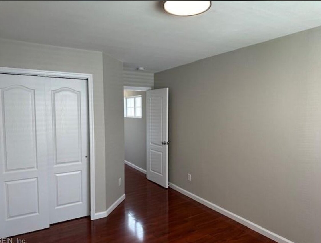 Building Photo - 4404 Glen Ellert Ct