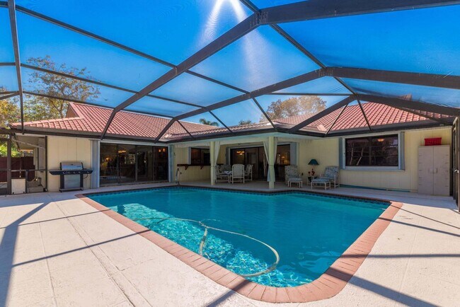 Building Photo - 2341 NW Bay Colony Ct