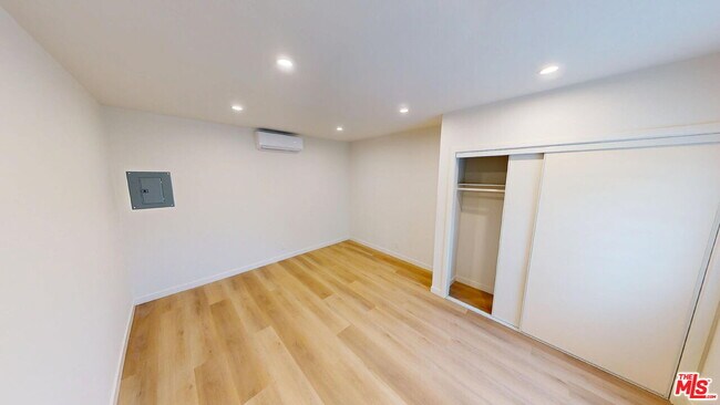 Building Photo - 1305 Waterloo St