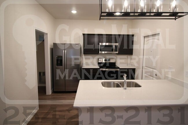 Building Photo - 5103-5105 Red Rose Crossing