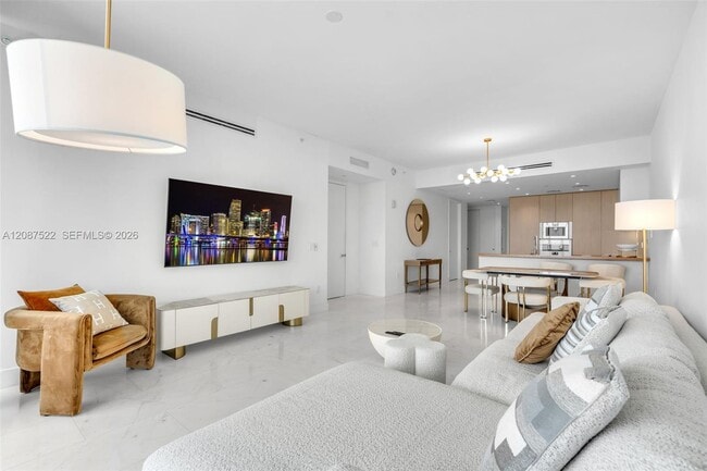 Building Photo - 15701 Collins Ave