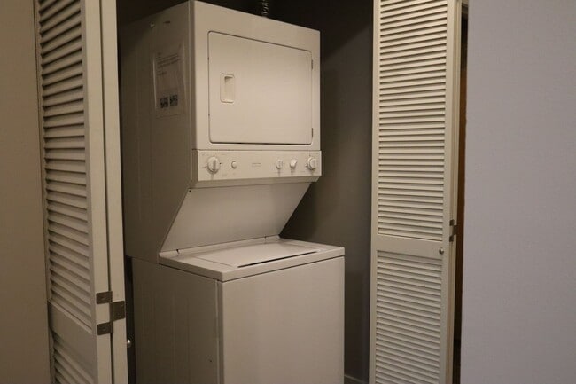 Building Photo - 701 Columbia St