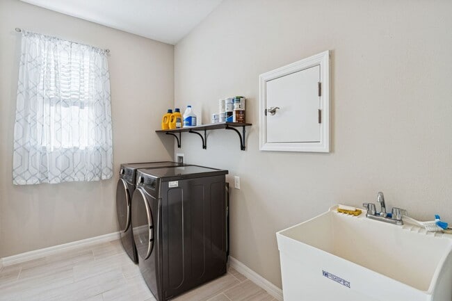 Building Photo - Discover the Ideal 55+ Lifestyle!