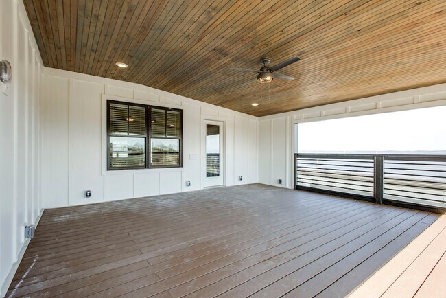 Building Photo - 433 36th Ave N