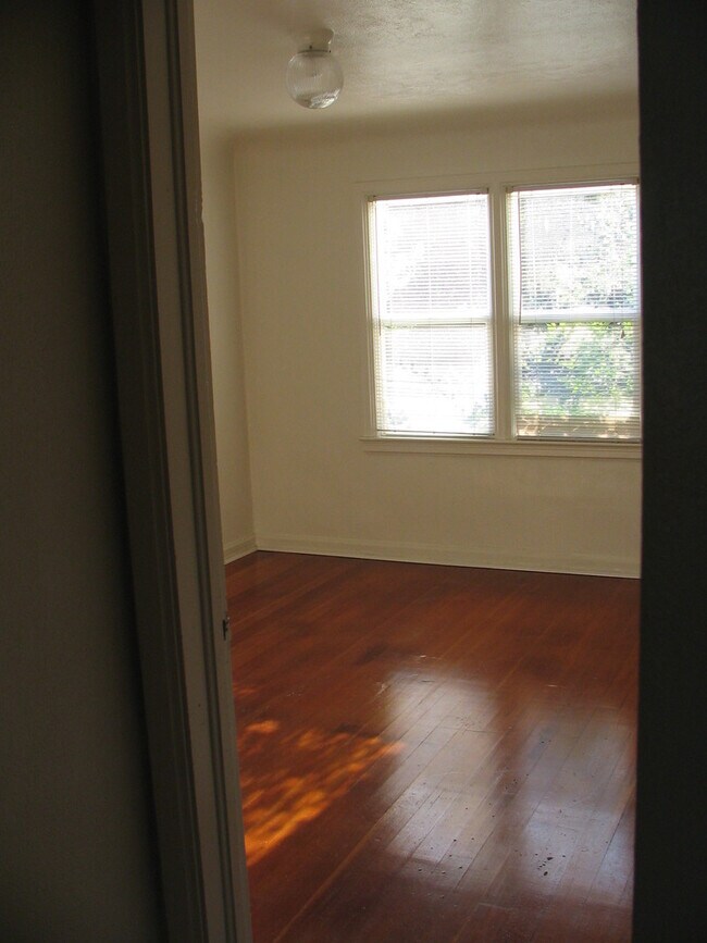 Building Photo - Charming 3 bedroom, 2 bathroom Home by the Foothills and Close to Downtown Boise