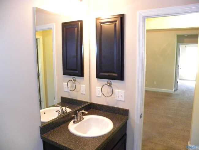 Building Photo - 202 Ashbrook Cir