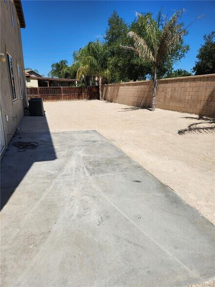 Building Photo - 31060 Desert View Ct