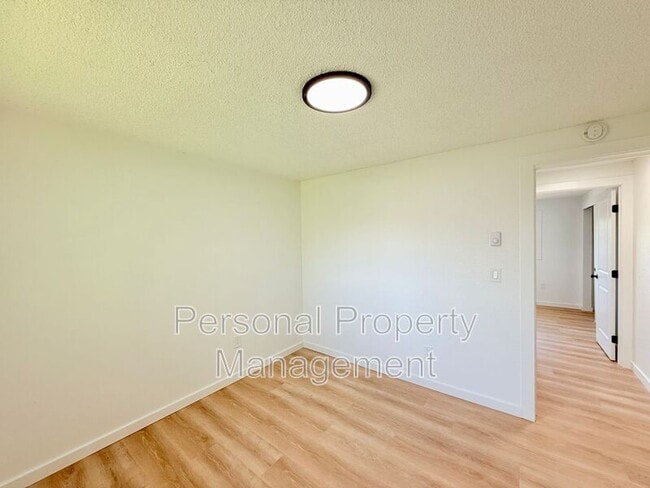 Building Photo - 7422 NE Hazel Dell Ave