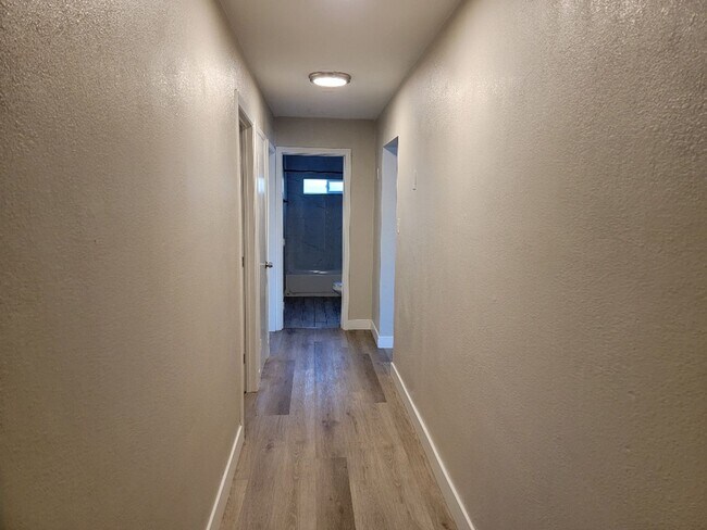 Building Photo - 3 BEDROOM**UPGRADES*CLOSE TO AREA SCHOOLS AND SHOPPING CENTERS*