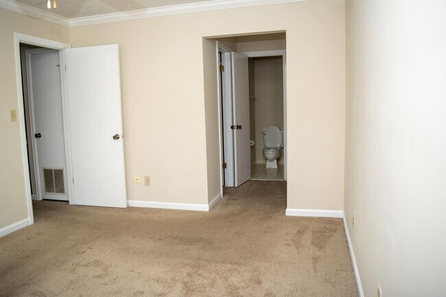 Building Photo - 1615 Woodmere Loop