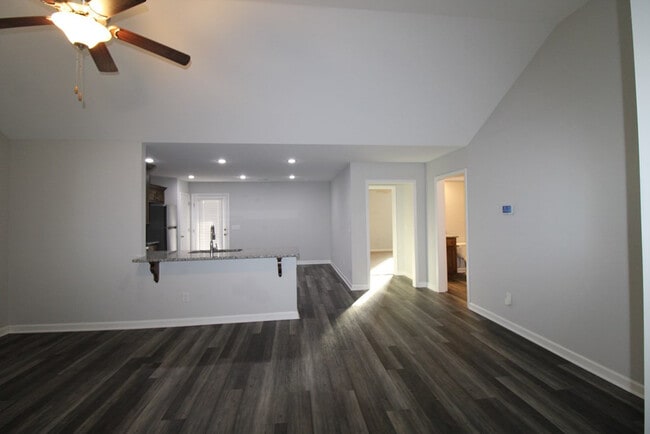 Building Photo - 581 Brushwood Dr