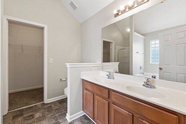 Building Photo - Spacious 4bed/2.5bath Home in Charlotte