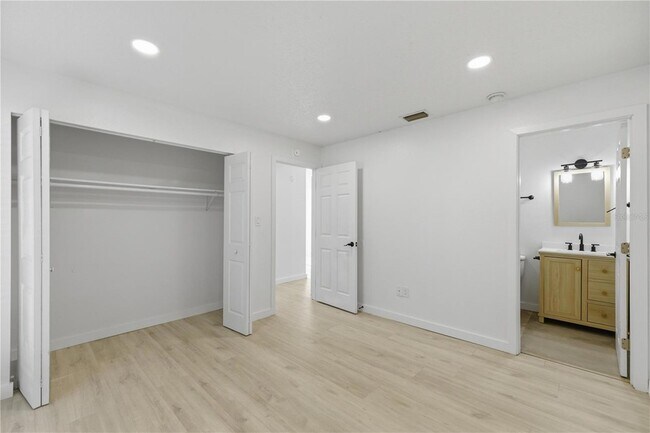 Building Photo - 2955 SE 53rd Ct