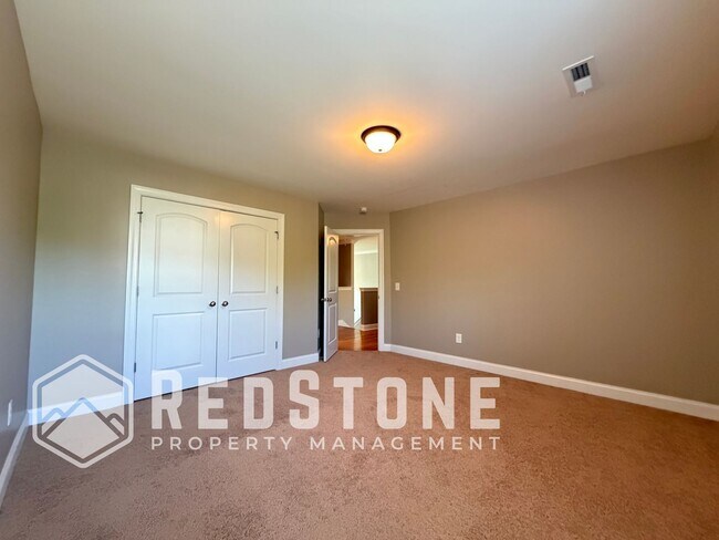 Building Photo - 1823 Buxton Way